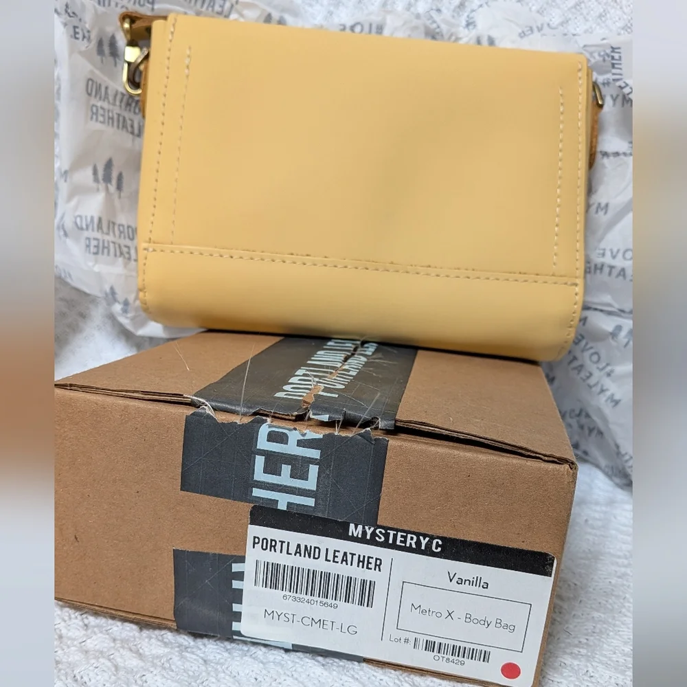 Portland Leather Yellow Crossbody Bag - Picture 2 of 8